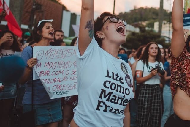 Doutora pela UFRJ e filiação ao PSOL